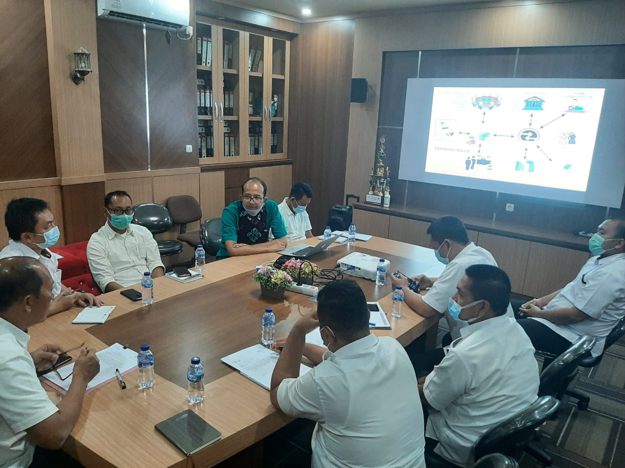 Konsolidasi Paparan Sistem Informasi Manajemen Pendapatan Daerah (SIMPATDA) adalah sistem pengelolaan pendapatan daerah berbasis teknologi informasi server-client yang bertujuan untuk membantu pemerintah daerah dalam menghasilkan informasi keuangan y